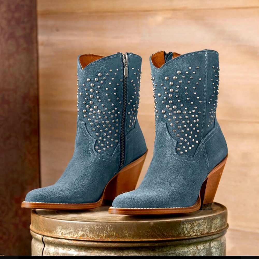 NWT Dan Post Studded Blue Suede Boots Gorgeous!!
